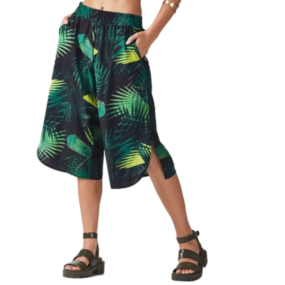 Fabletics Kate Culotte Rainforest Print Bermudas Silkish Hawaiian Summer szM New
